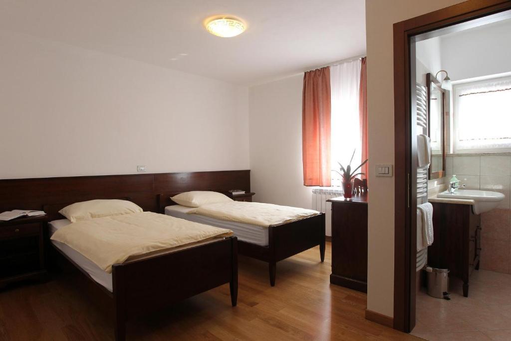Guest House Pod Slavnikom Podgorje  Bilik gambar